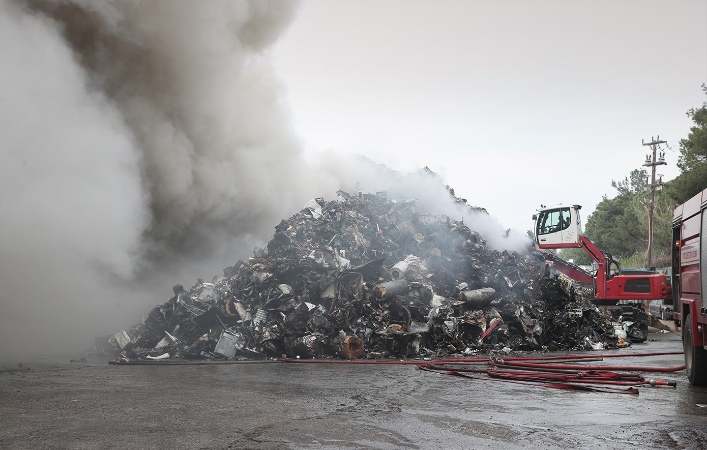 Τοξικός κίνδυνος από τη φωτιά στο Ωραιόκαστρο &#8211; Καθηγήτρια του ΑΠΘ προειδοποιεί