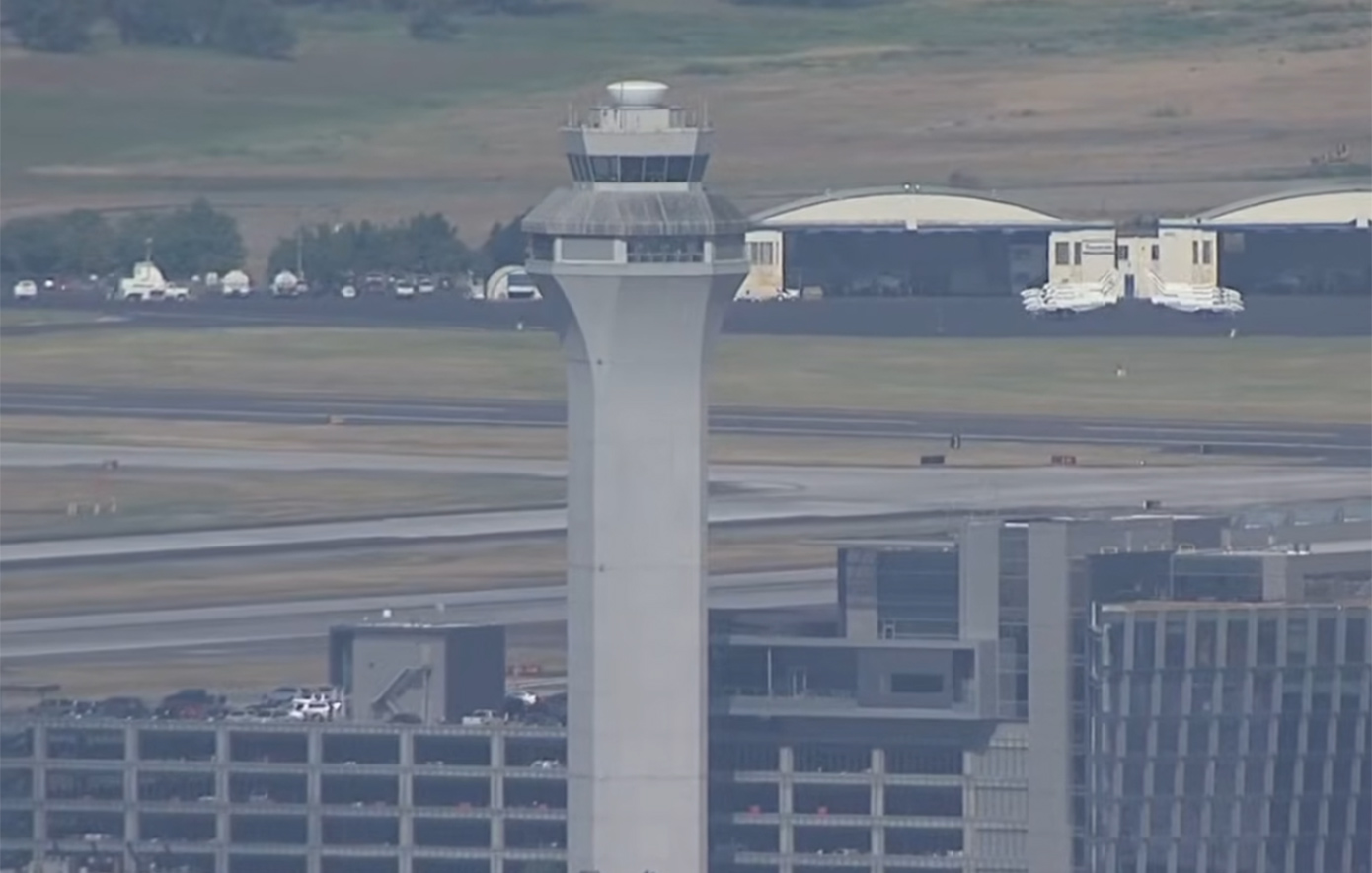 Απίστευτες στιγμές σε πτήση: Γέννησε 30 λεπτά πριν την προσγείωση &#8211; «Η μαμά ήταν ροκ σταρ»