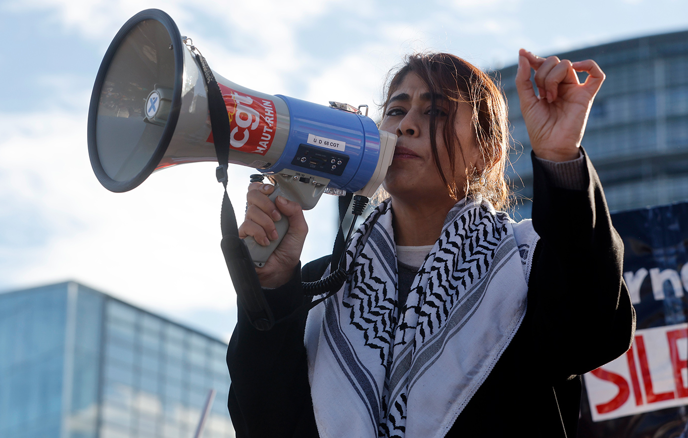 Ριμά Χασάν: Αντιμέτωπη με την κατηγορία της διαδικτυακής επιδοκιμασίας της τρομοκρατίας βρίσκεται η Γαλλίδα ευρωβουλεύτρια