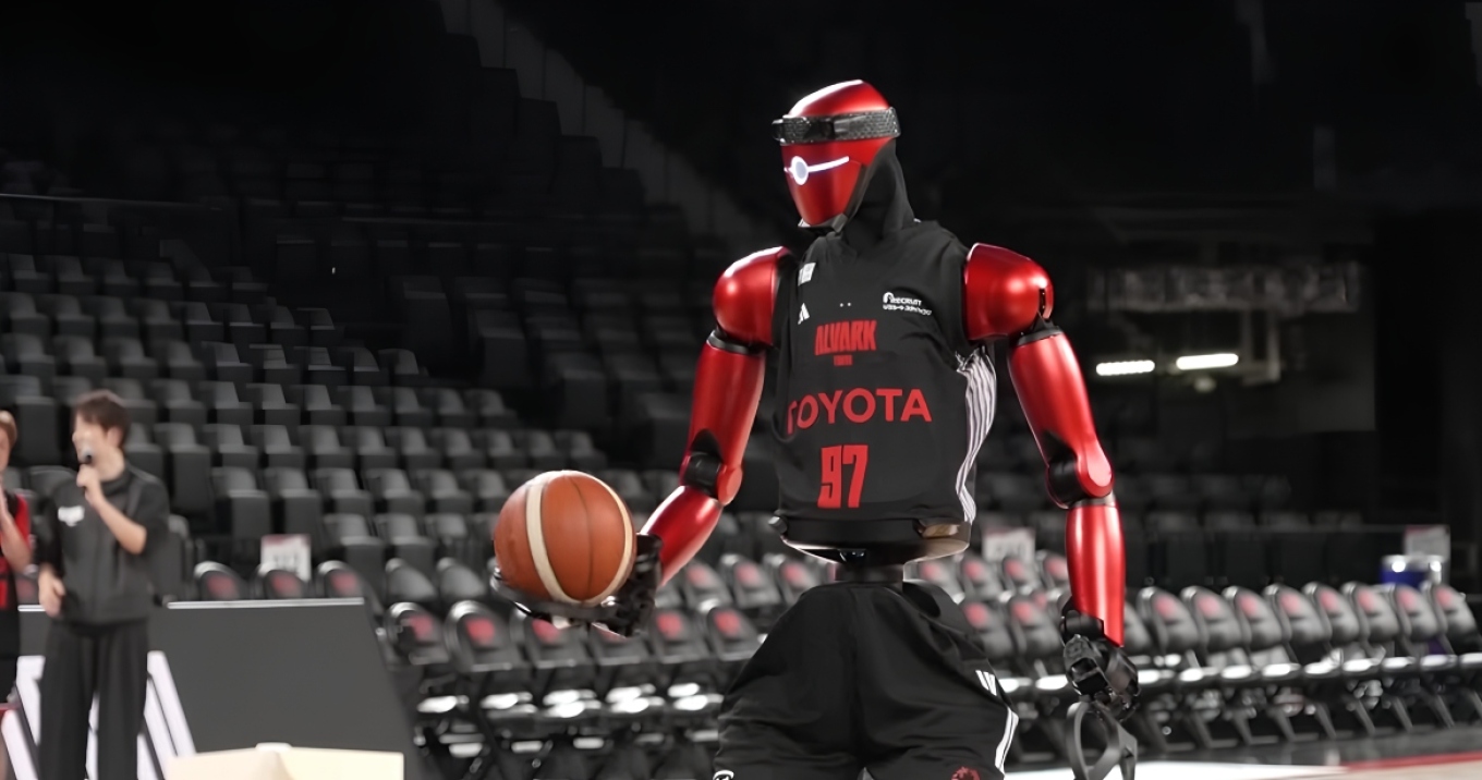 Το ρομπότ της Toyota με ύψος 2,19 που που αλλάζει το μπάσκετ – Σουτάρει, ντριμπλάρει και… τρομάζει!