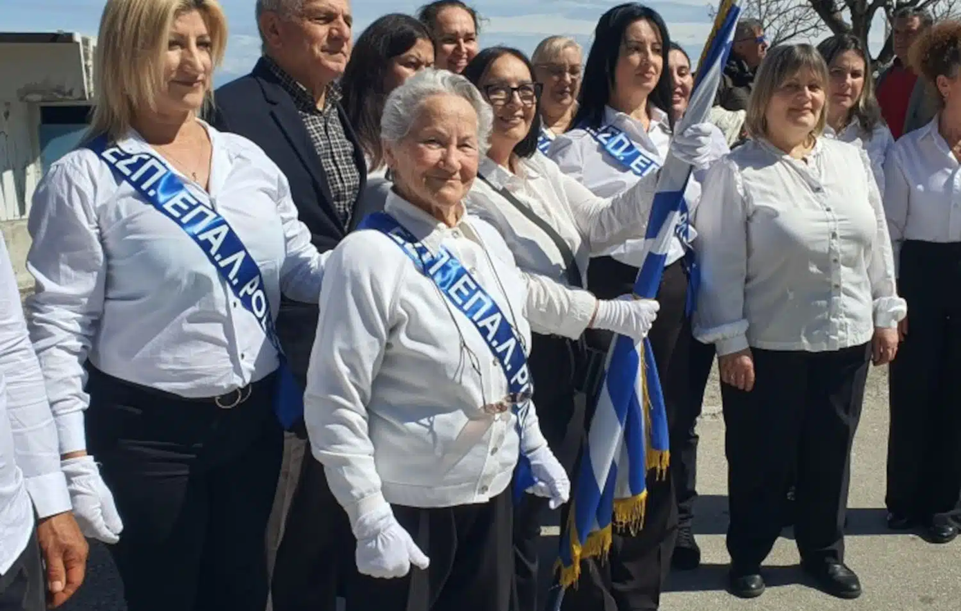 82χρονη στη Ρόδο πηγαίνει στο ίδιο σχολείο με τον εγγονό της &#8211; «Αν σε πειράξει κανένας, γιαγιά, να μου το πεις»