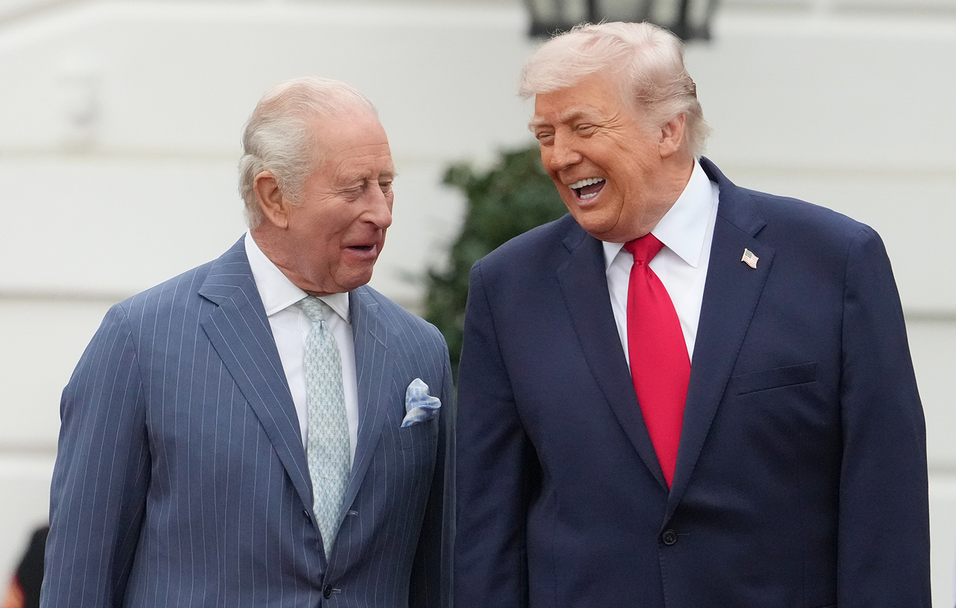 Η αμήχανη αποκάλυψη του Τραμπ για το «κόλλημα» της μητέρας του με τον «χαριτωμένο» βασιλιά Κάρολο