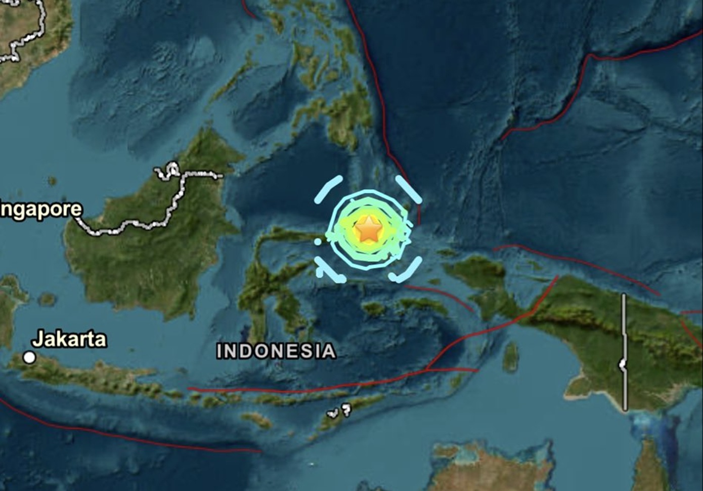 Μετασεισμοί και μικρό τσουνάμι στην Ινδονησία μετά τον ισχυρό σεισμό 7,4 Ρίχτερ