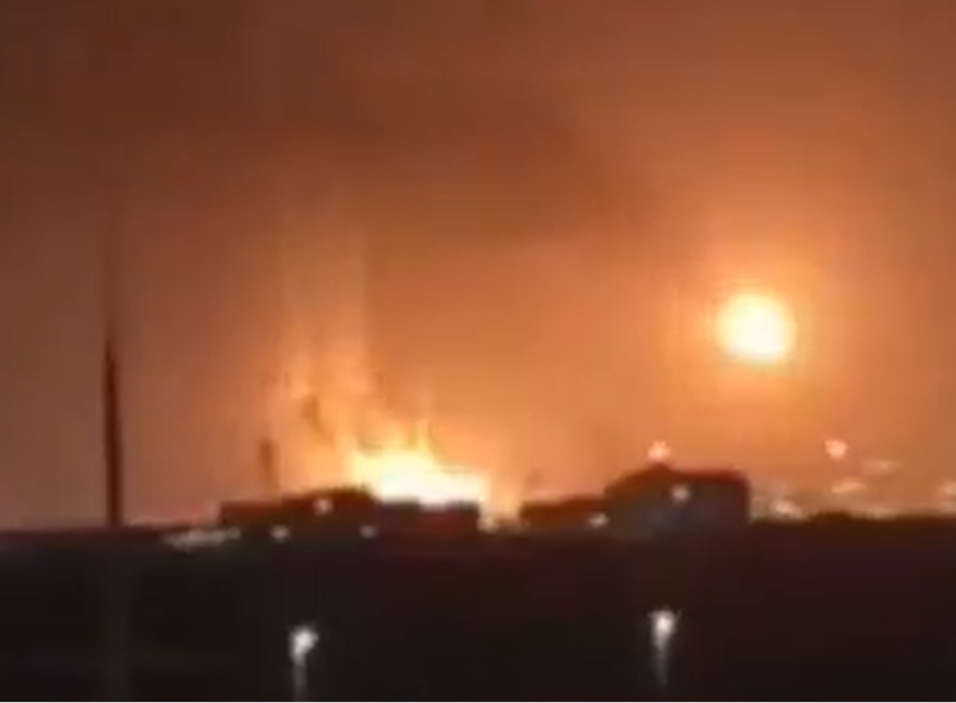 Πυρκαγιά στο κρίσιμο ενεργειακό και βιομηχανικό κέντρο στην περιοχή Al Jubail της ΣΑ από ιρανική επίθεση