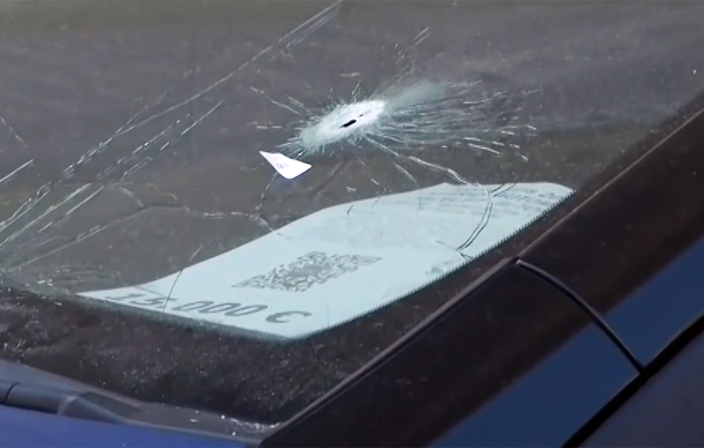 «Γάζωσαν» εταιρεία αυτοκινήτων στη Θεσσαλονίκη &#8211; Οι έρευνες και η σύνδεση με κυκλώματα εκβιαστών