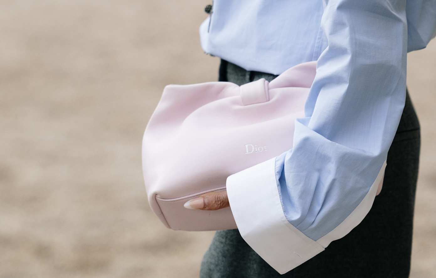 Τα πουκάμισα με μεγάλη μανσέτα είναι η classic αγορά που πρέπει να κάνετε