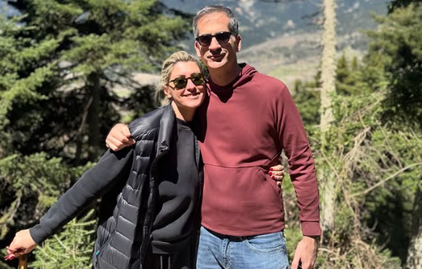 Σία Κοσιώνη και Κώστας Μπακογιάννης στο Καρπενήσι: «Η βόλτα στο βουνό, ένα κόκκινο ποτήρι κρασί»