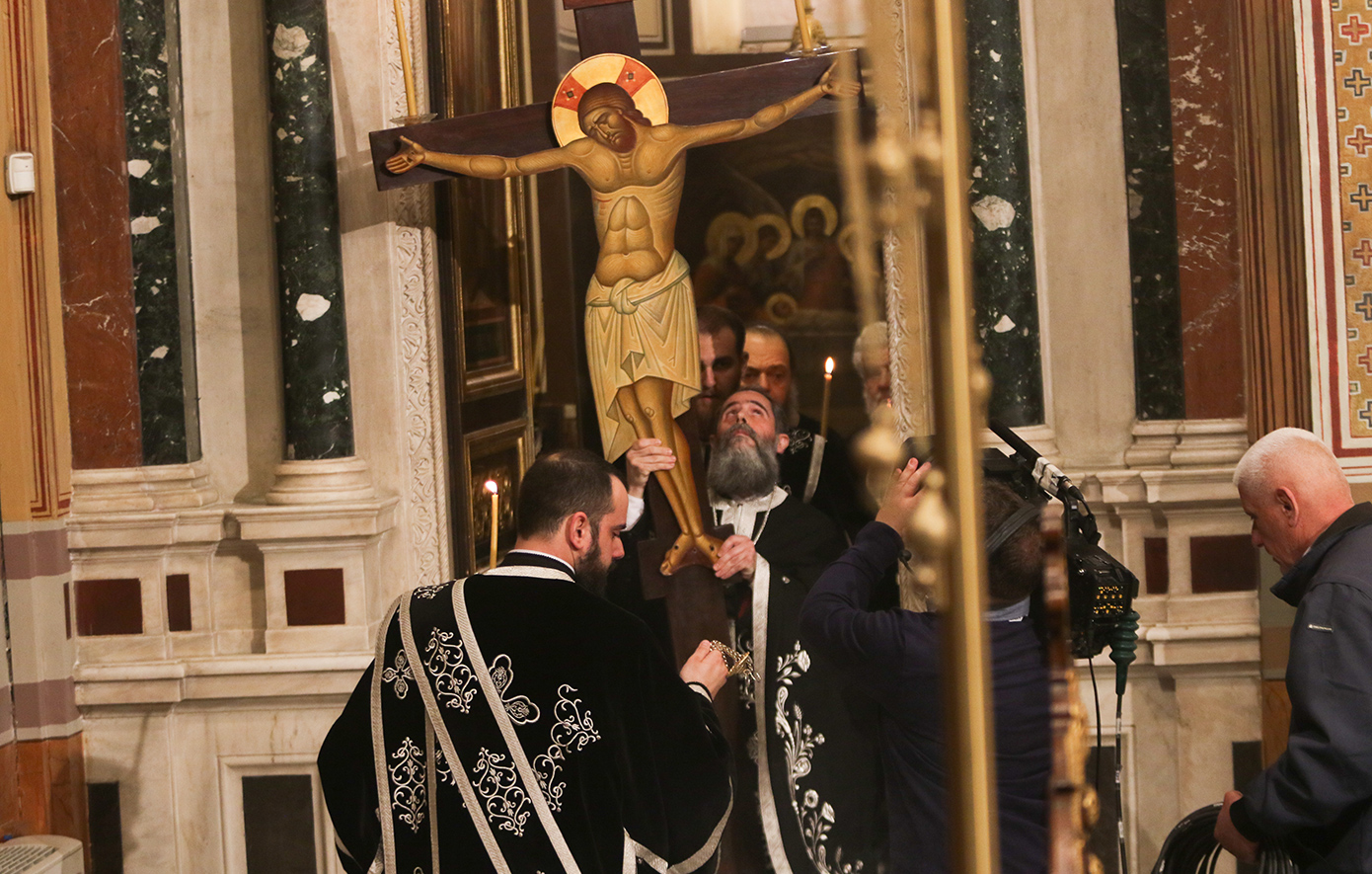 Μεγάλη Πέμπτη: Η ακολουθία των Παθών, η Σταύρωση και τα 12 Ευαγγέλια