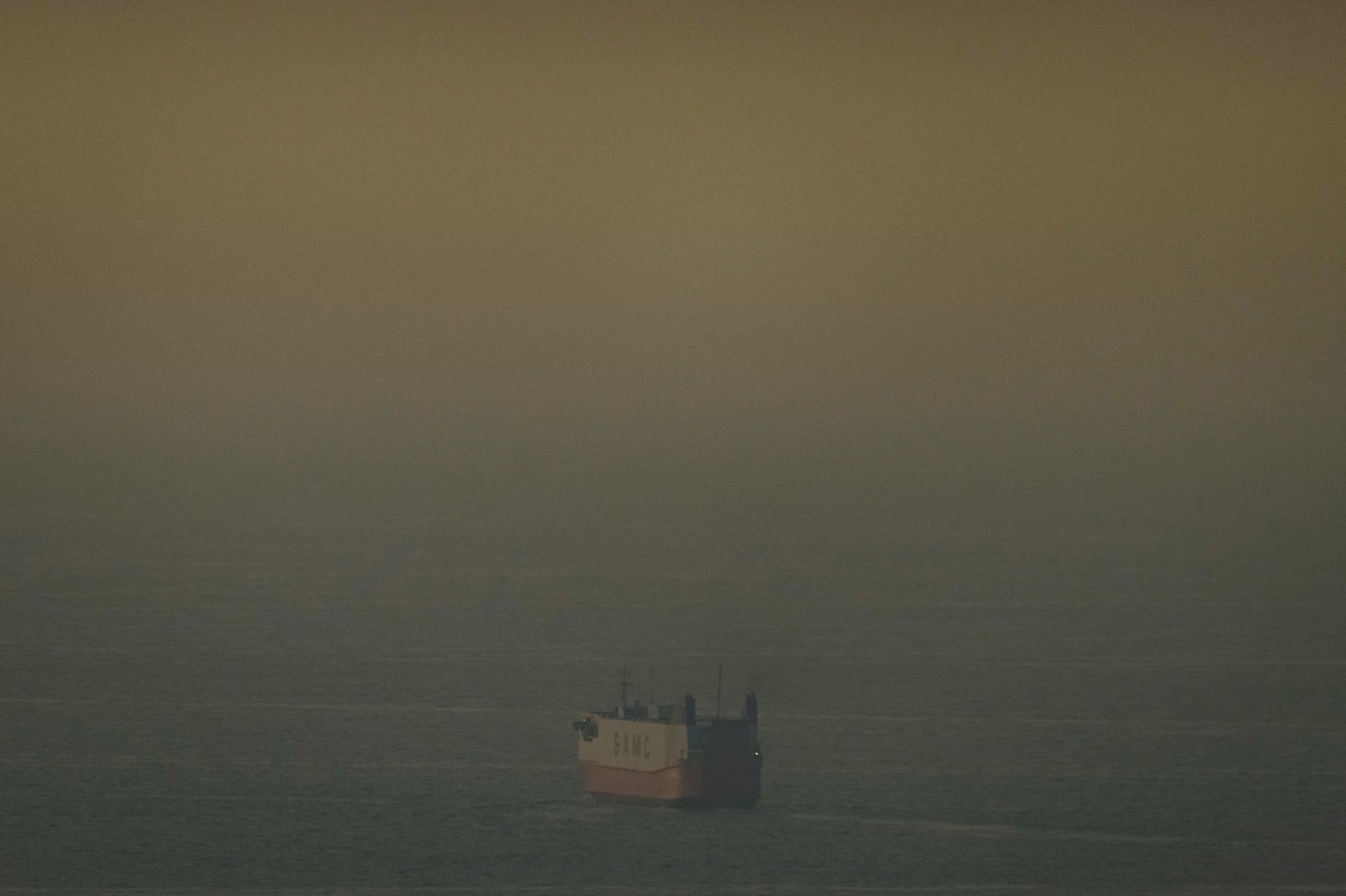 WSJ: Πάνω από 20 πλοία πέρασαν από τα Στενά του Ορμούζ μέσα σε 24 ώρες