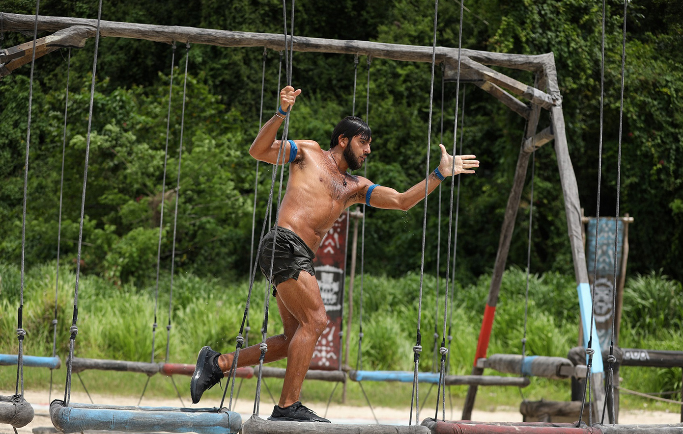 Πόσο επηρεάζει η επικοινωνία που έχουν οι δύο ομάδες τις αποφάσεις που παίρνονται στη συνέχεια στα Συμβούλια; Υπάρχουν συγκεκριμένα άτομα που μπορούν με τα λόγια τους να οδηγήσουν τις εξελίξεις; Στο νέο επεισόδιο του Survivor, απόψε, Τρίτη 28 Απριλίου, στις 21.00, στον ΣΚΑΪ τα γεγονότα δίνουν τις απαντήσεις και μία ανακοίνωση ενθουσιάζει τους Survivors…