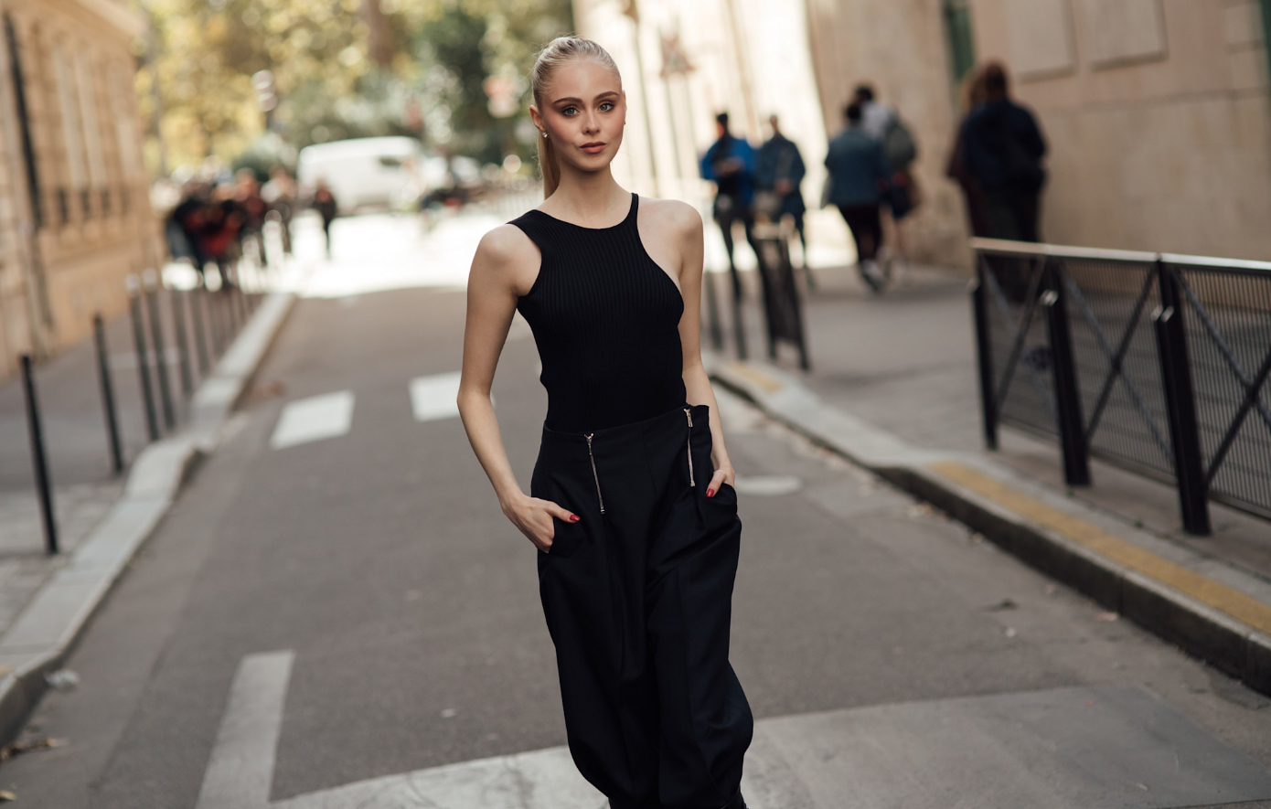 Tank tops 2026: το πιο απλό κομμάτι της γκαρνταρόμπας, γίνεται ο πρωταγωνιστής της σεζόν