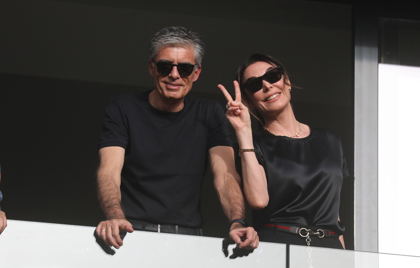 Νίκος Ευαγγελάτος &#8211; Τατιάνα Στεφανίδου έκαναν Ανάσταση στην Πάρο &#8211; Δείτε βίντεο