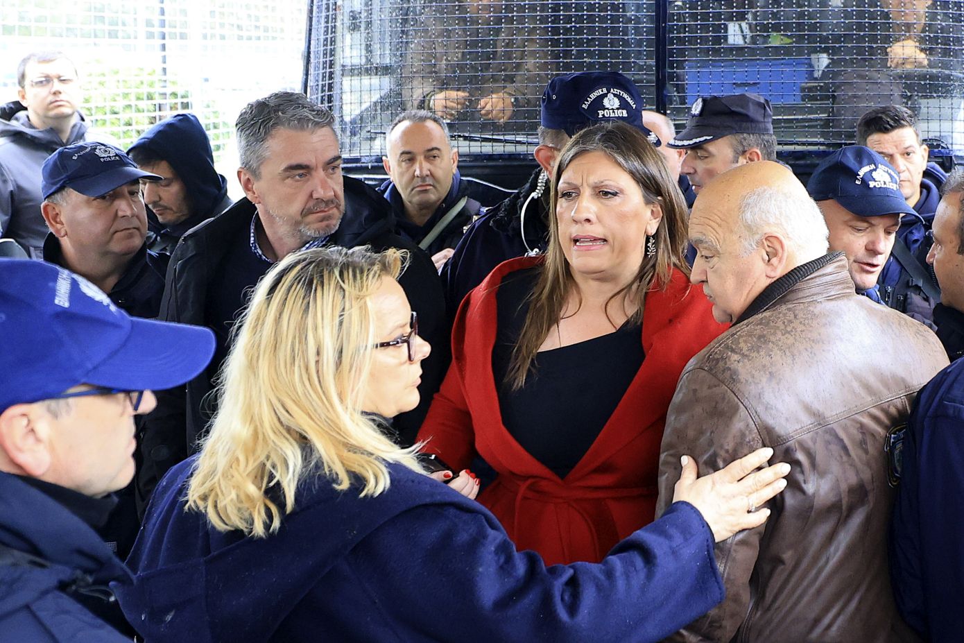 Εντάσεις, φωνές και διαμαρτυρίες στη δίκη για τα Τέμπη &#8211; Τη Μεγάλη Δευτέρα η επόμενη συνδρίαση