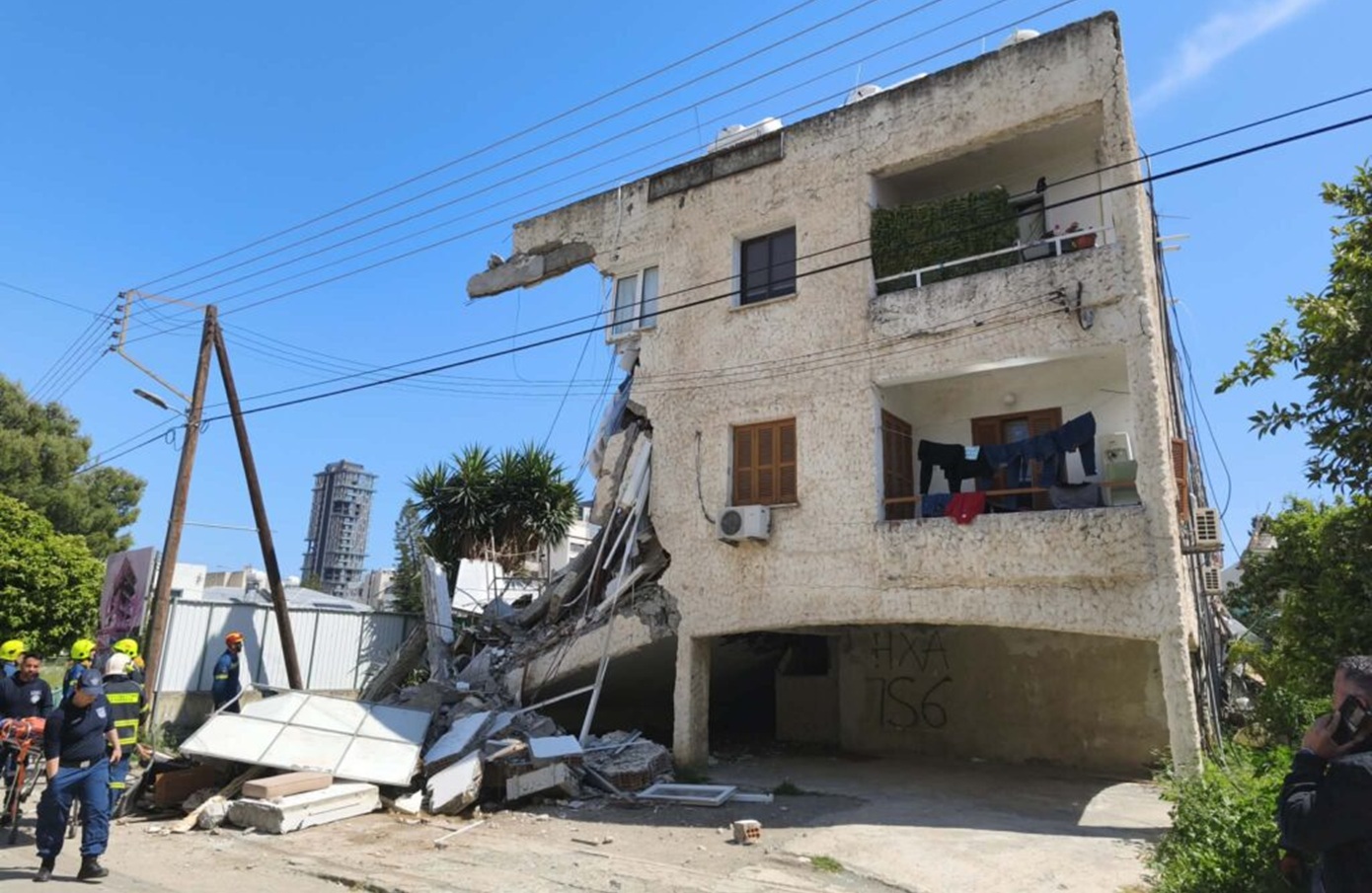 Κατέρρευσε τμήμα πολυκατοικίας στη Γερμασόγεια της Κύπρου &#8211; Τουλάχιστον τρεις τραυματίες