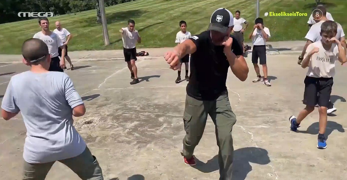 Κατασκηνώσεις τοξικής αρρενωπότητας &#8211; Υπόσχονται να μετατρέψουν αγόρια μαζί με τους πατεράδες τους σε «κυρίαρχα αρσενικά»