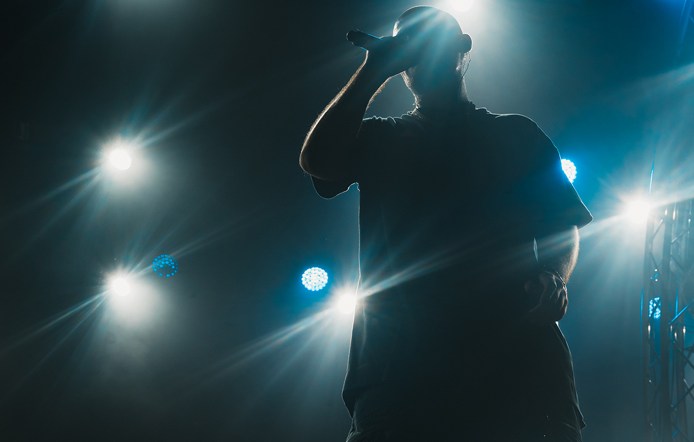 Τα 9 τραγούδια που ακούγονται ερωτικά αλλά κρύβουν μια πιο σκοτεινή πλευρά