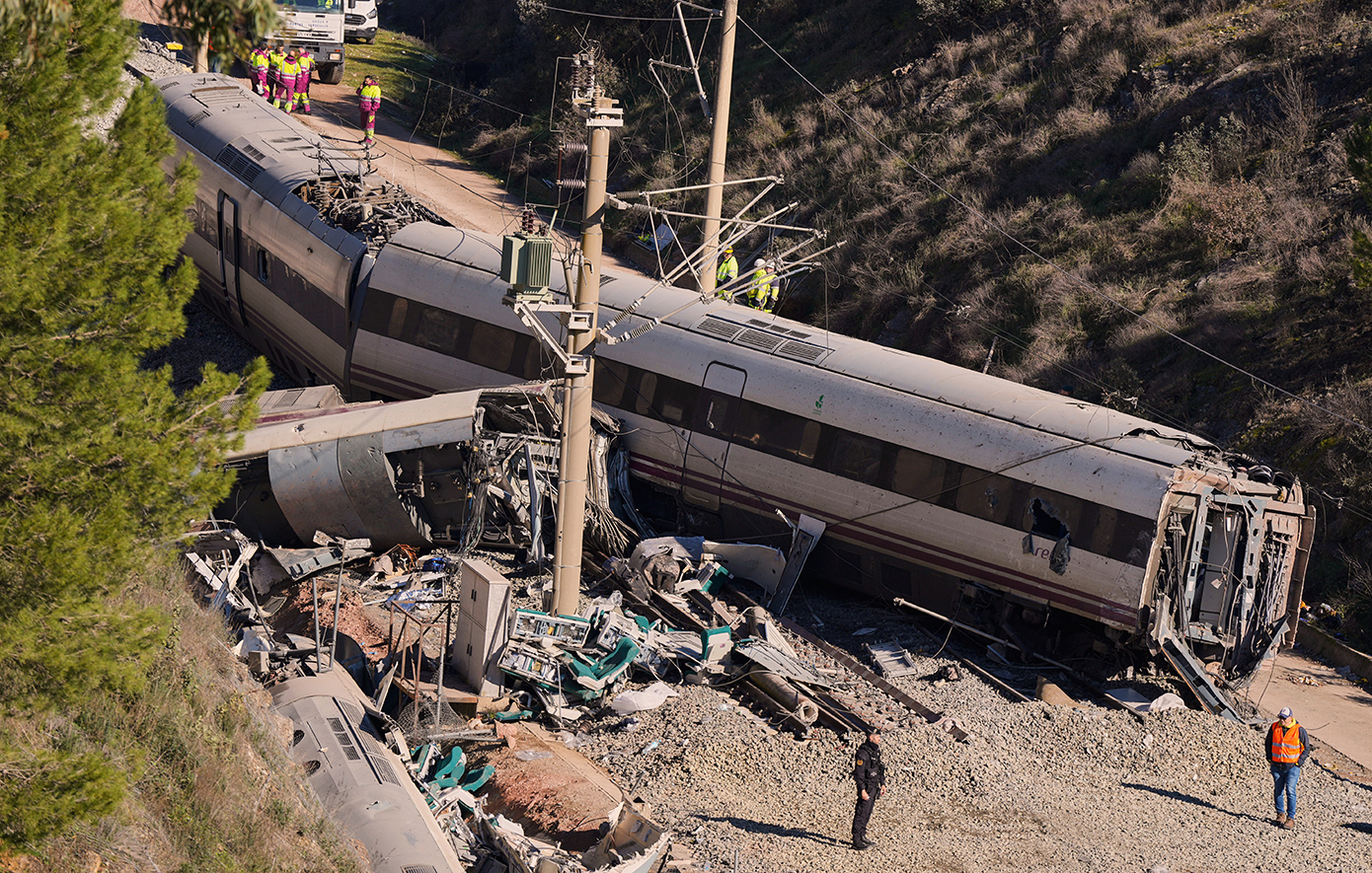 Σοκ στην Ισπανία: Γνώριζαν για τη σπασμένη γραμμή πριν την τραγωδία με τα τρένα