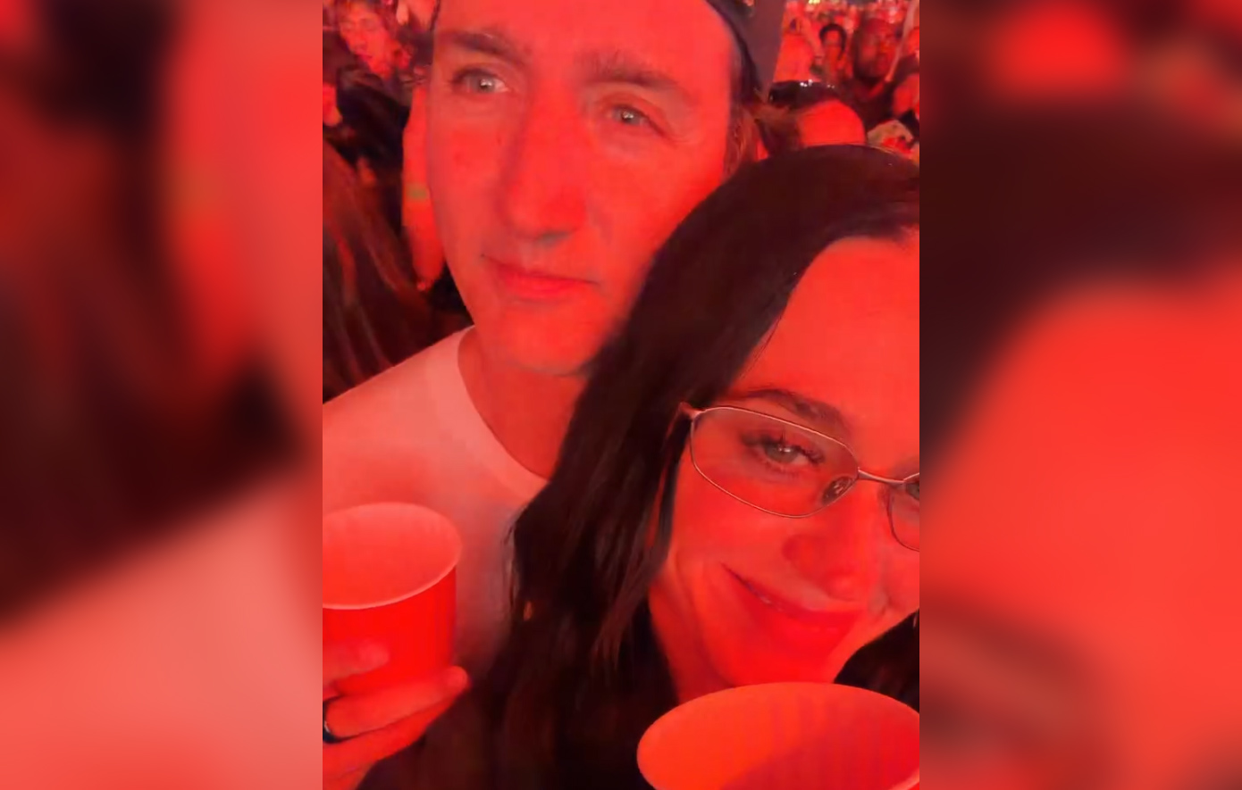 Έκραξαν τον Τζάστιν Τριντό για τις φωτογραφίες με την Κέιτι Πέρι που κρατά πλαστικό ποτήρι: «Είσαι υποκριτής»