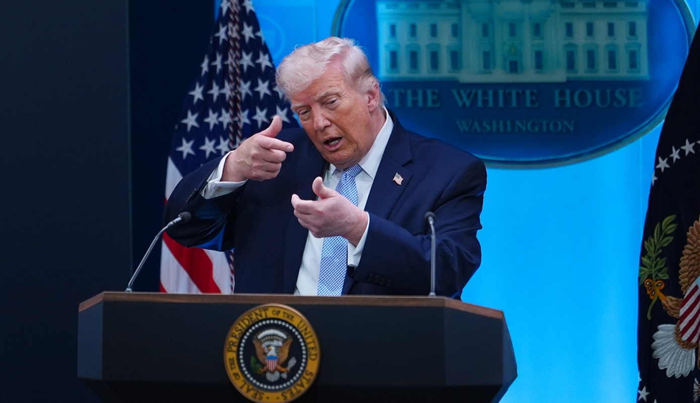 Η πολεμική ρητορική Τραμπ απέναντι στο Ιράν &#8211; «Από τη λίθινη εποχή» έως τα «τρελά καθάρματα»