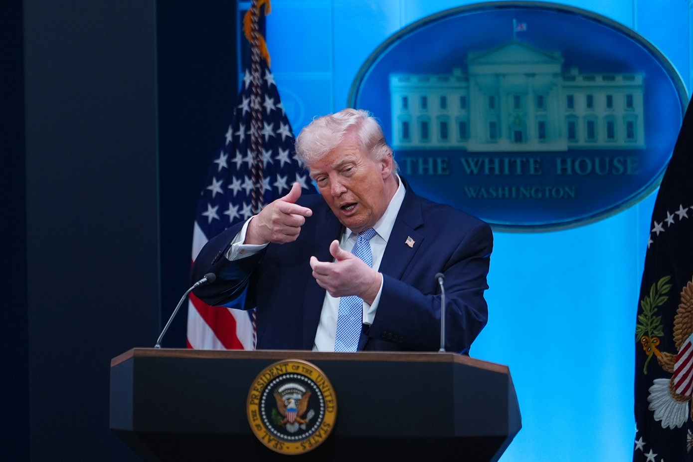 Τραμπ: «Απολύτως παράνομο» να χρησιμοποιεί το Ιράν πολίτες ως ανθρώπινες ασπίδες