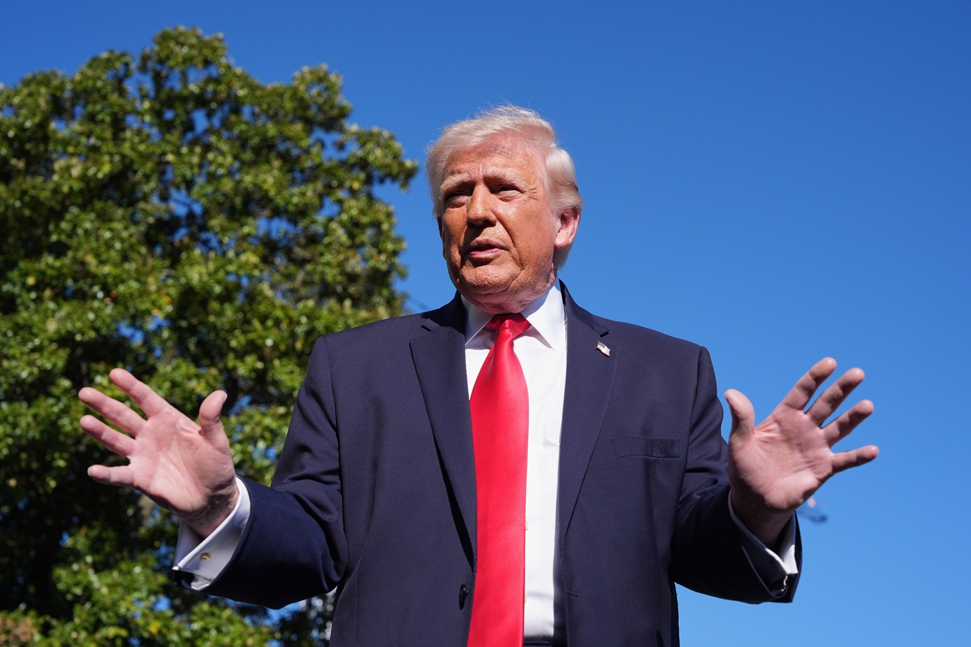 Τραμπ: Όποιος Ιρανός μας πυροβολήσει θα καταστραφεί στην κόλαση &#8211; Το Πολεμικό Ναυτικό θα αποκλείσει τα Στενά του Ορμούζ