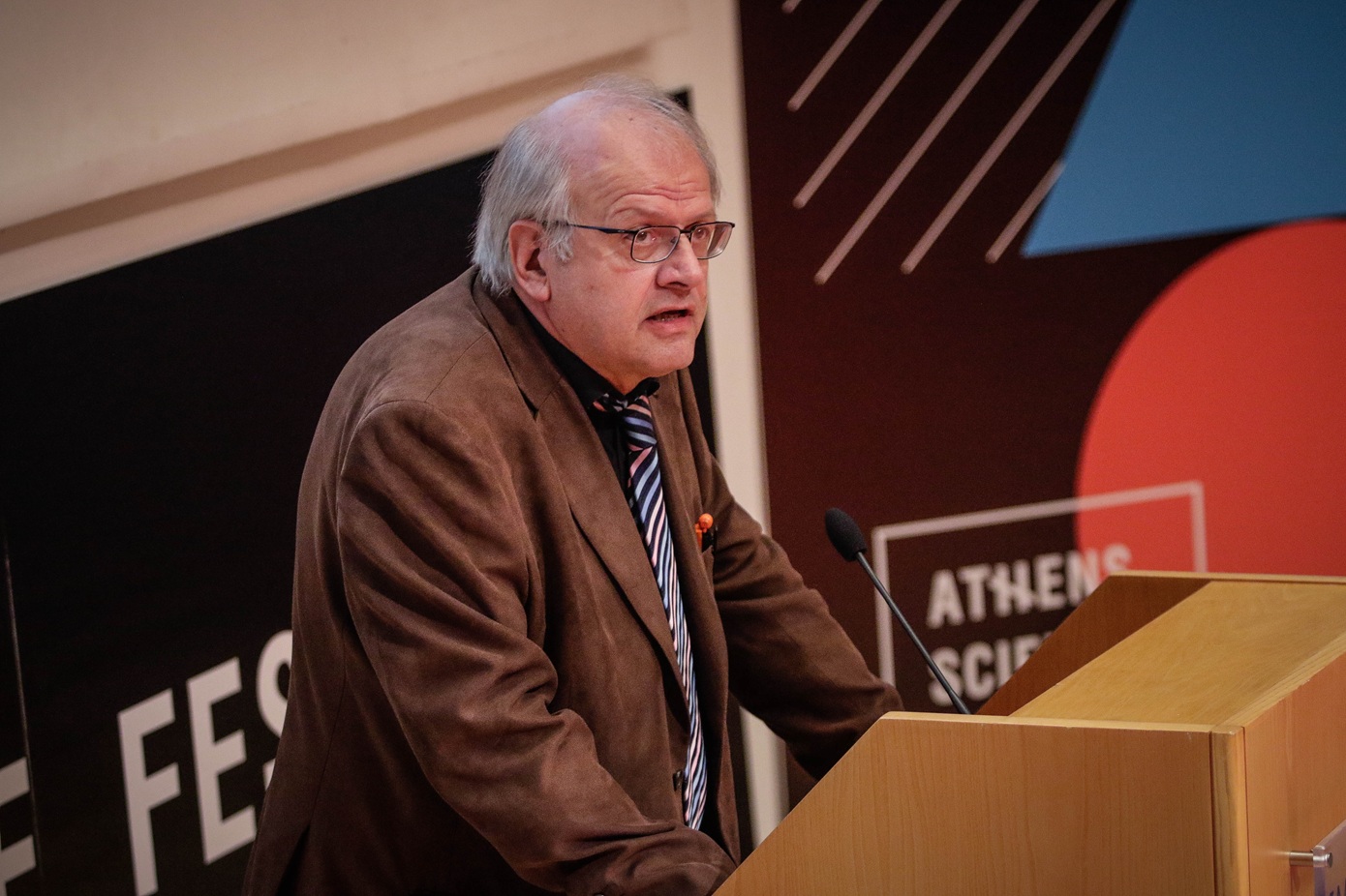 Άκης Τσελέντης για Γεράσιμο Παπαδόπουλο: «Σεισμολογικό μπαρμπούτι οι προβλέψεις για ισχυρό σεισμό στον Κορινθιακό»