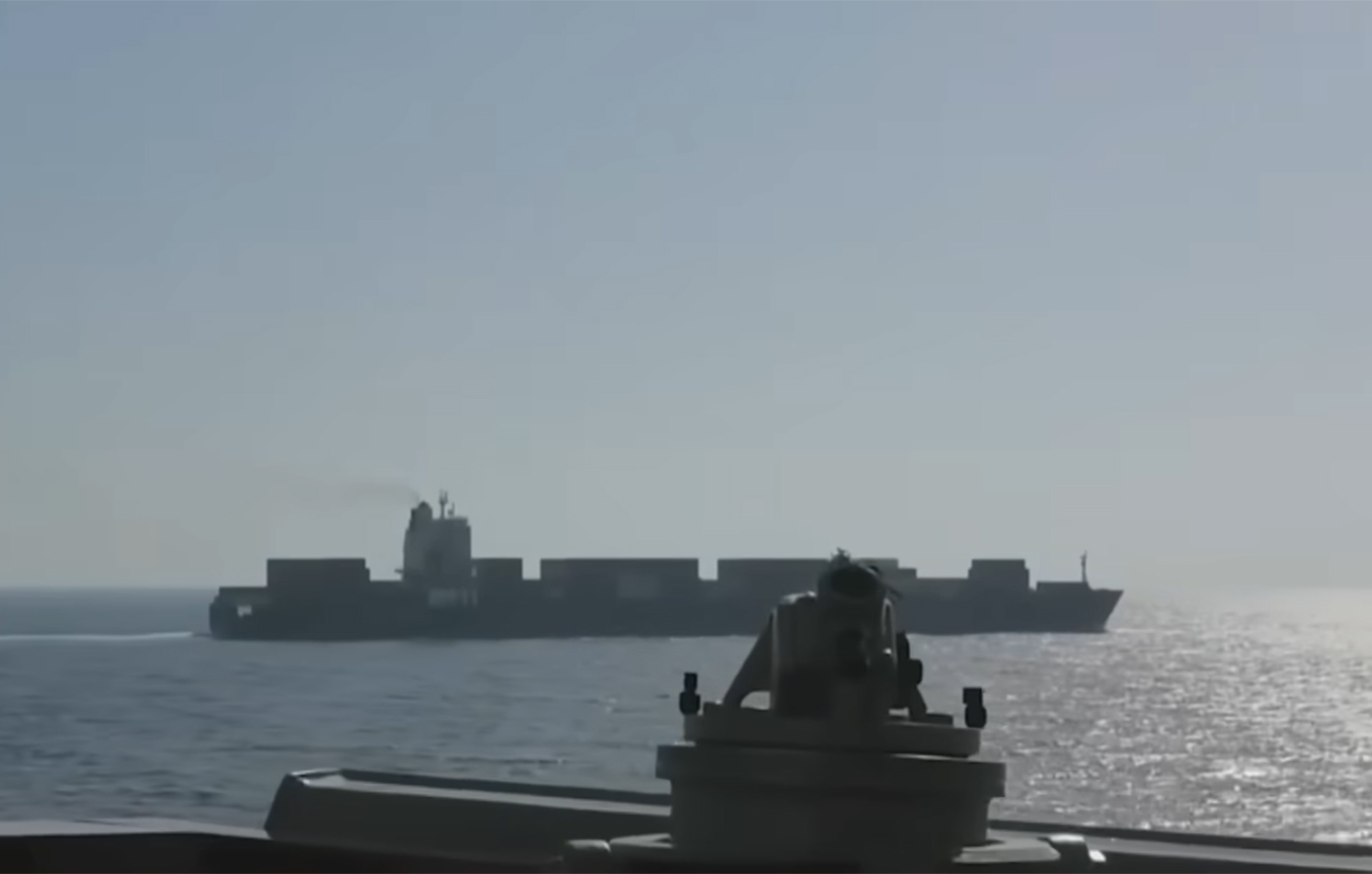 Βίντεο με τα πυρά αντιτορπιλικού των ΗΠΑ προς ιρανικό πλοίο: «Εκκενώστε το μηχανοστάσιο, ετοιμαζόμαστε για πυρά ακινητοποίησης»