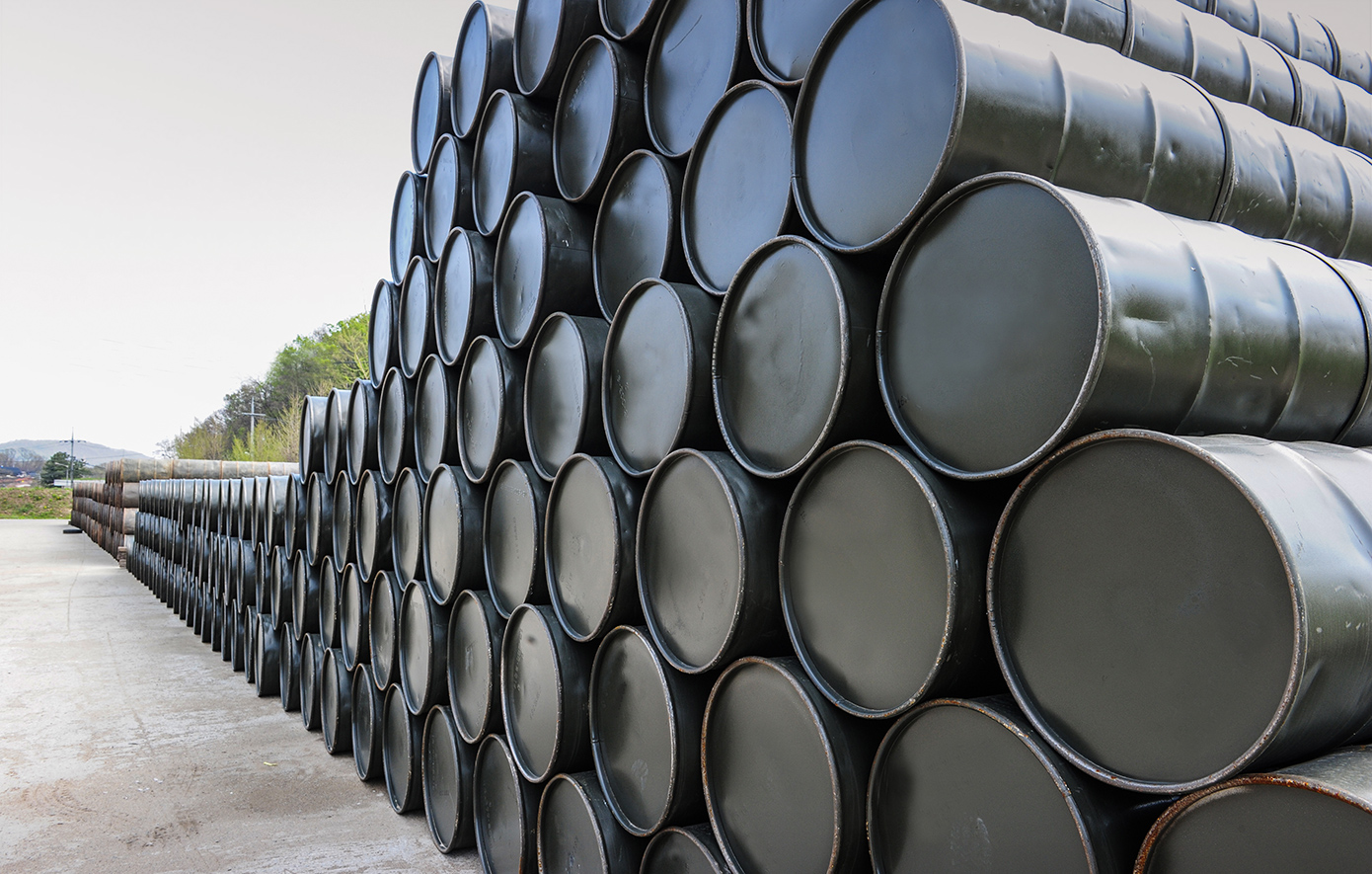 Στα 98 δολάρια το πετρέλαιο &#8211; Μακριά ακόμη από τα προπολεμικά επίπεδα και ανάκαμψη σε δυο χρόνια