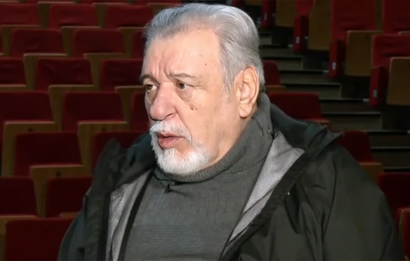 Τάσος Χαλκιάς: Δικαίως έτρωγα ξύλο από τον πατέρα μου &#8211; Δεν αισθάνομαι κακοποιημένος γιατί με βάραγε από αγάπη