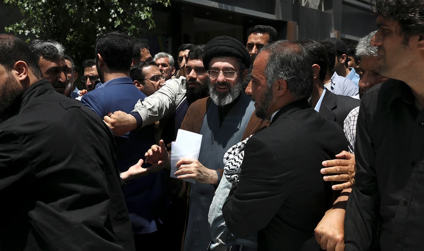 Η επανεμφάνιση του Μοτζταμπά Χαμενεΐ με απειλές: «Οι εισβολείς δεν θα μείνουν ατιμώρητοι, το Ιράν θα γίνει μεγάλη δύναμη»