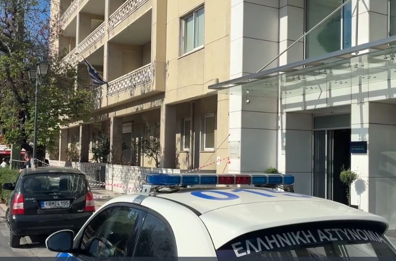 Τραγωδία στο υπουργείο Τουρισμού: Νεκρή γυναίκα που έπεσε από τον 2ο όροφο &#8211; Συνάδελφος την είδε να ανοίγει το παράθυρο και να πηδάει στο κενό