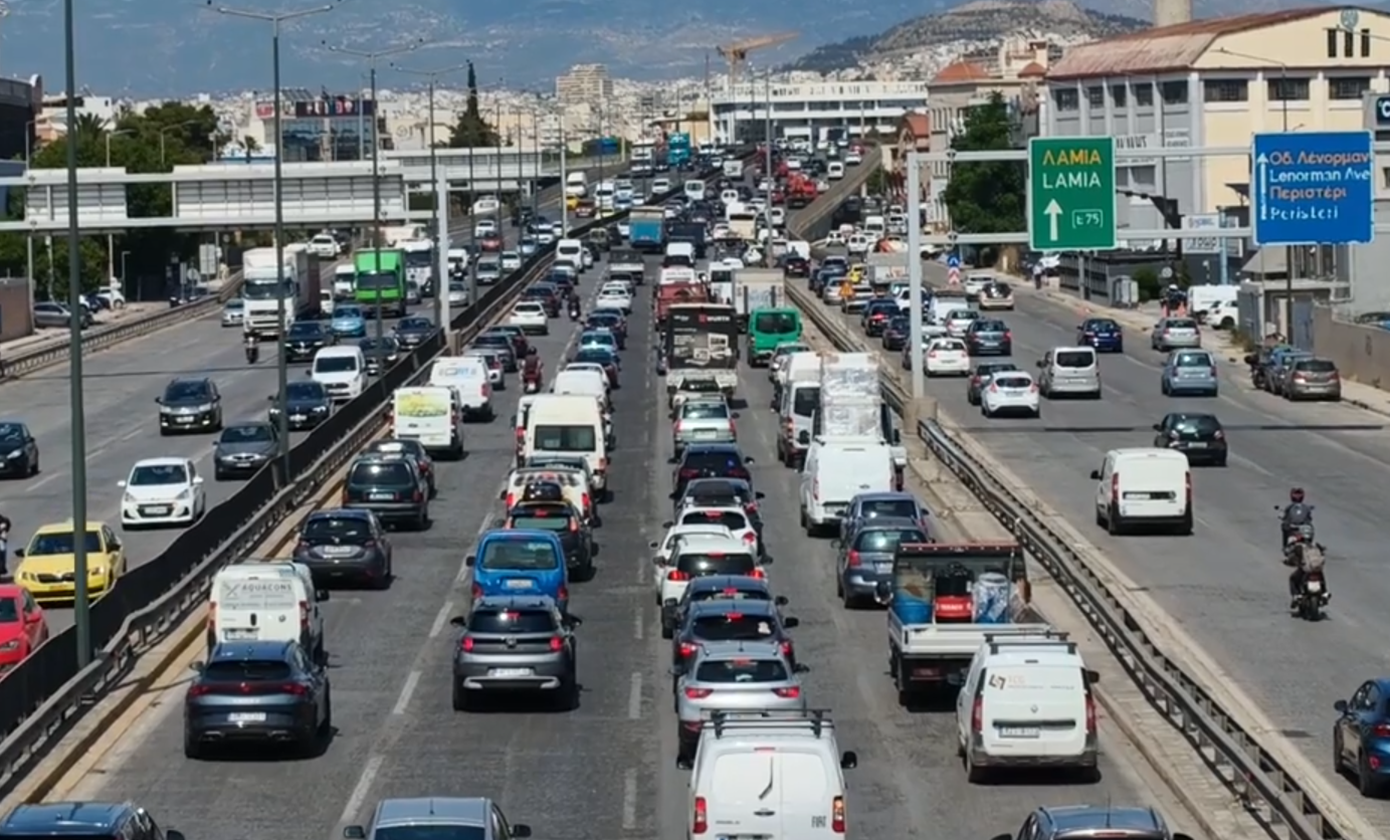 Κηφισός τώρα: Ακινητοποιημένα οχήματα στην έξοδο για το τριήμερο – Ουρές 12 χιλιομέτρων