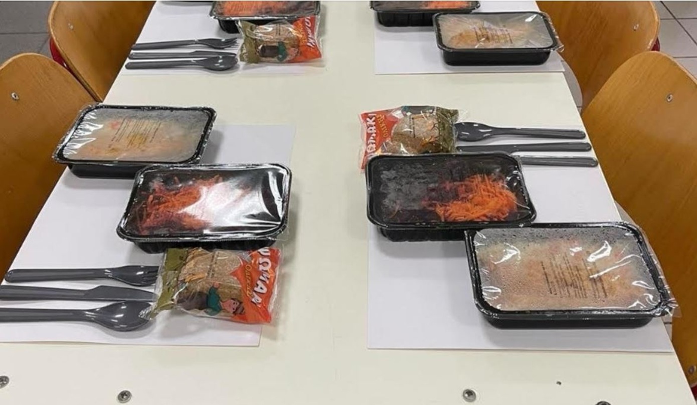 Σχολικά γεύματα: Δέκα χρόνια στα δημοτικά σχολεία &#8211; Τα οφέλη για μαθητές και οικογένειες, και τα ανοιχτά ζητήματα