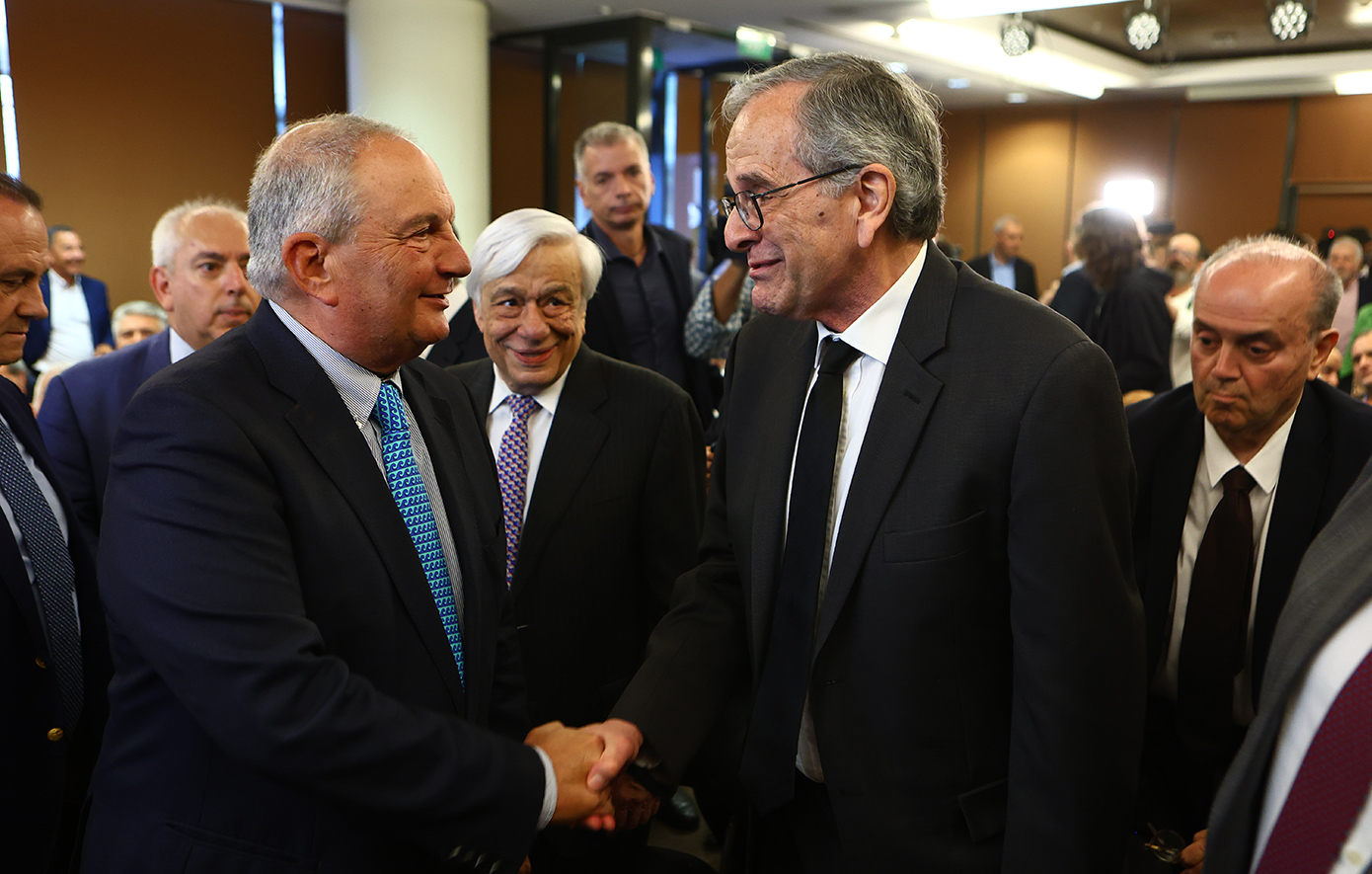 Καραμανλής και Σαμαράς στο Μέγαρο Μουσικής για την παρουσίαση του βιβλίου των Αρβανιτόπουλου και Φίλη