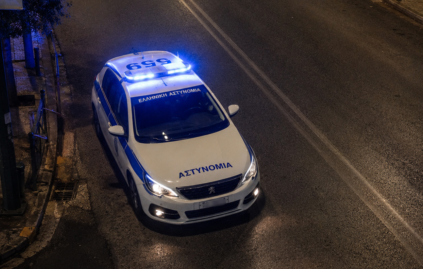 Μυστήριο με την πτώση της 24χρονης από μπαλκόνι σε πολυκατοικία στον Πειραιά &#8211; Προσήχθη στην Ασφάλεια ο 50χρονος σύντροφός της
