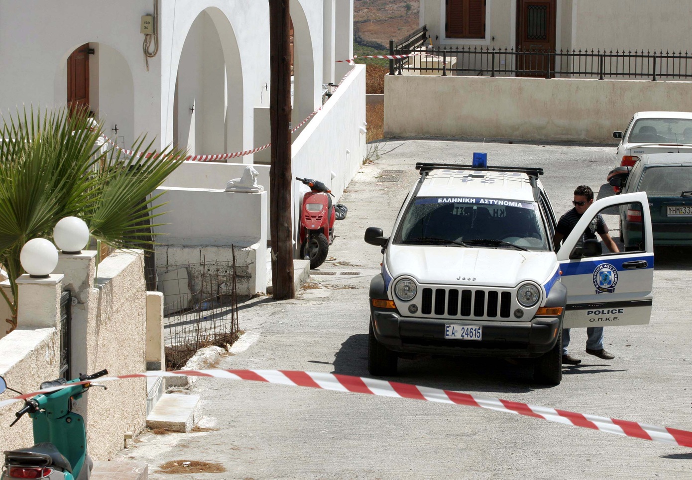 Έφοδο σε 17 οικίες στη Σαντορίνη πραγματοποίησε η αστυνομία – Ελέγχθηκαν 68 άτομα και κατασχέθηκαν 4,7 κιλά κάνναβης