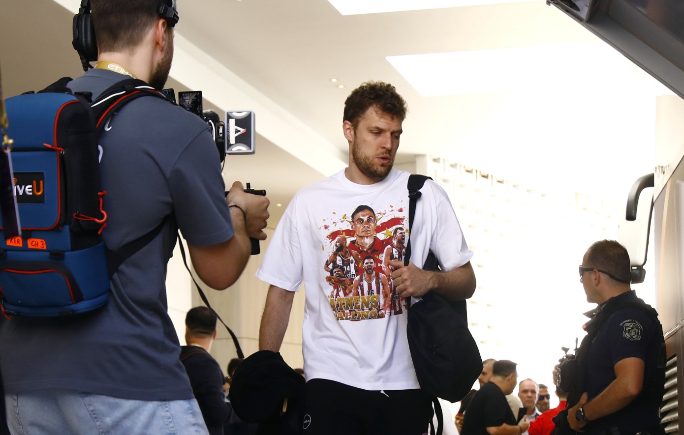 Ολυμπιακός &#8211; Ρεάλ Μαδρίτης: Το t-shirt του Βεζένκοβ έκλεψε τις εντυπώσεις