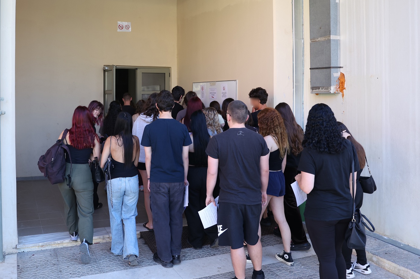 Πανελληνιες 2026: «Περιμέναμε τεχνητή νοημοσύνη, αλλά έπεσε αθλητισμός» λένε οι υποψήφιοι των ΕΠΑΛ &#8211; «Ωραίο θέμα, μου άρεσε»