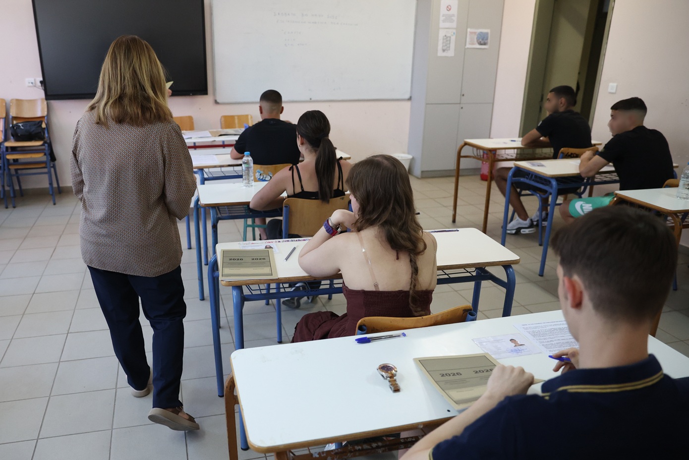 Πανελλήνιες 2026: Πρεμιέρα για τους μαθητές των ΕΠΑΛ με Νέα Ελληνικά &#8211; Αναλυτικά τα θέματα