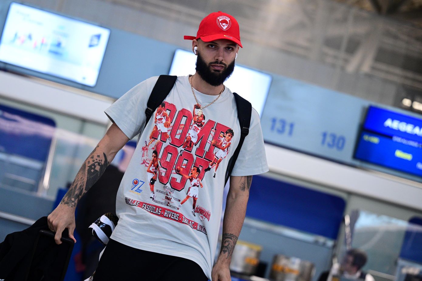 Ολυμπιακός: Η επική μπλούζα του Φουρνιέ με το πρώτο ευρωπαϊκό!