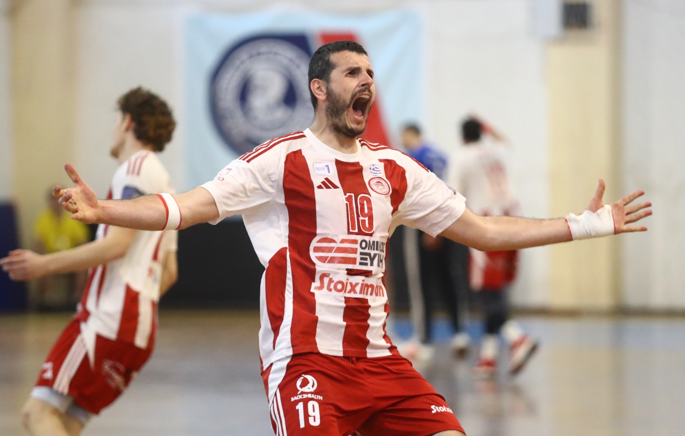 ΑΕΚ &#8211; Ολυμπιακός 29-36: Απάντησε στο break και έκανε το 1-1 στους τελικούς της Handball Premier
