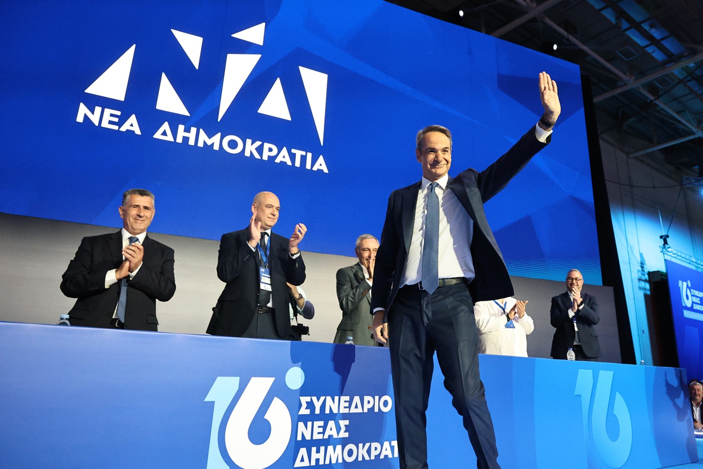 Δυναμικό κλείσιμο και σάλπισμα νίκης σήμερα από τον πρωθυπουργό στο συνέδριο της ΝΔ με πυξίδα την σταθερότητα