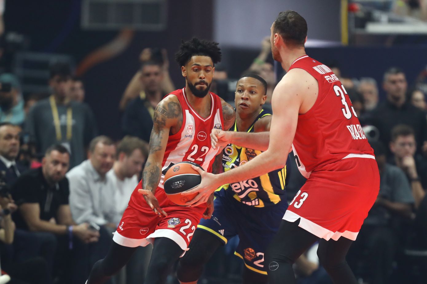 Final Four Euroleague: Ξεκίνησε η μεγάλη μάχη του Ολυμπιακού με την Φενέρ &#8211; Όσα συμβαίνουν έξω και μέσα στο ΟΑΚΑ