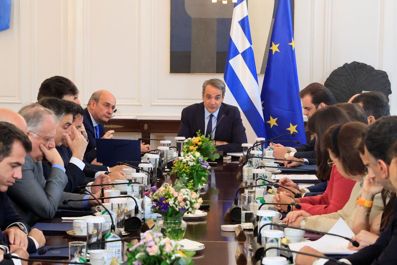 Μητσοτάκης στο υπουργικό: Επανεμφανιζόμενοι πρωταγωνιστές με άλλο προσωπείο &#8211; Τέλη Ιουνίου τα 150 ευρώ για κάθε παιδί