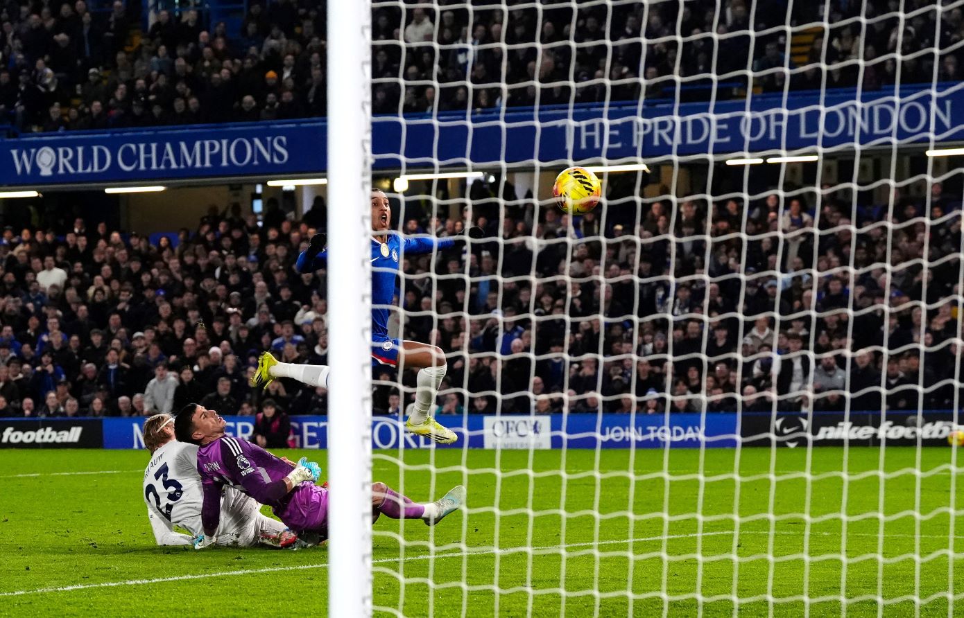 Premier League: Τρομακτική πτώση με το κεφάλι του Ντέρι στο Τσέλσι-Νότιγχαμ!