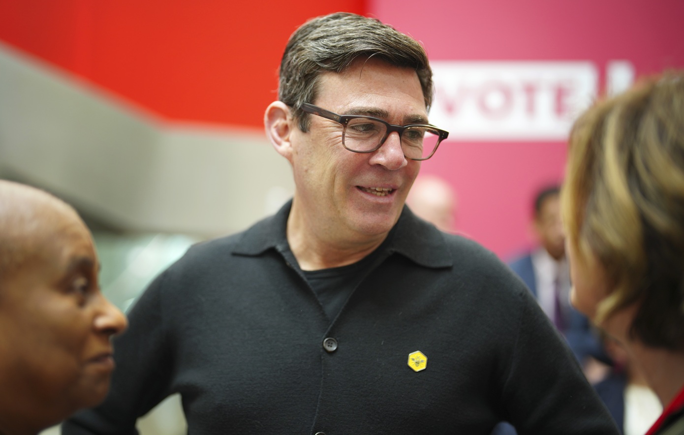 Ο «Βασιλιάς του Βορρά» που θέλει να ρίξει τον Στάρμερ: Ποιος είναι ο δήμαρχος Μάντσεστερ Άντι Μπέρναμ