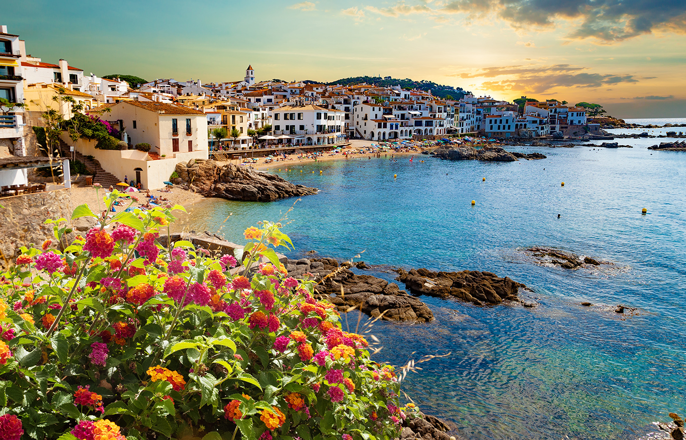 Calella de Palafrugell: Πεύκα που ακουμπούν τη θάλασσα και μικροί όρμοι στην Costa Brava που ξυπνούν εικόνες από τις Σποράδες και το Πήλιο