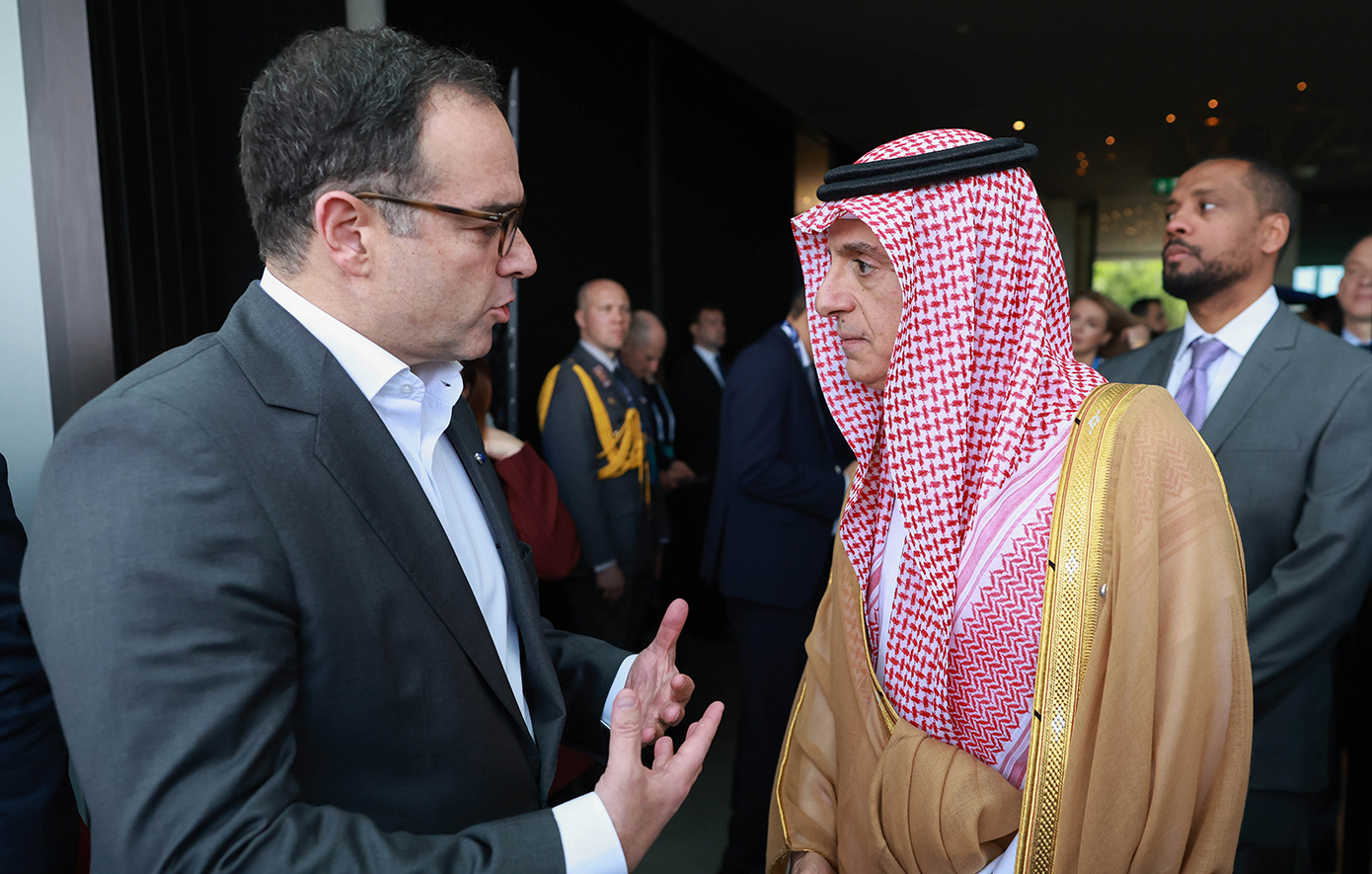 Αριστερά: Θοδωρής Κυριακού Δεξιά: H.E. Adel Al-Jubeir, Υπουργός Εξωτερικών Υποθέσεων του Βασιλείου της Σαουδικής Αραβίας Αριστερά: Θοδωρής Κυριακού Δεξιά: H.E. Adel Al-Jubeir, Υπουργός Εξωτερικών Υποθέσεων του Βασιλείου της Σαουδικής Αραβίας