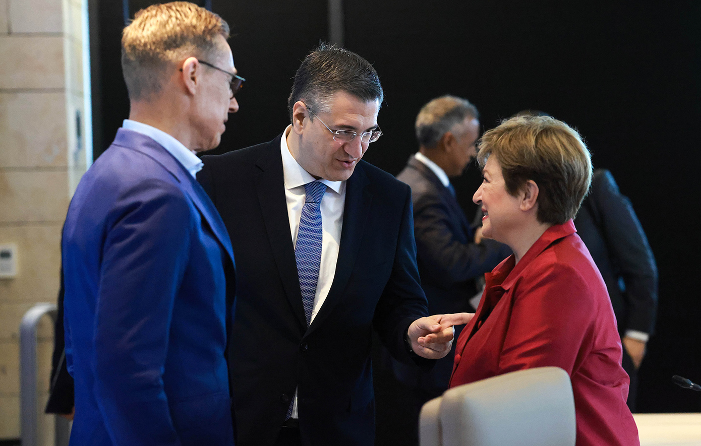 Αριστερά: Alexander Stubb Κέντρο: Απόστολος Τζιτζικώστας Δεξιά: Kristalina Georgieva Αριστερά: Alexander Stubb Κέντρο: Απόστολος Τζιτζικώστας Δεξιά: Kristalina Georgieva