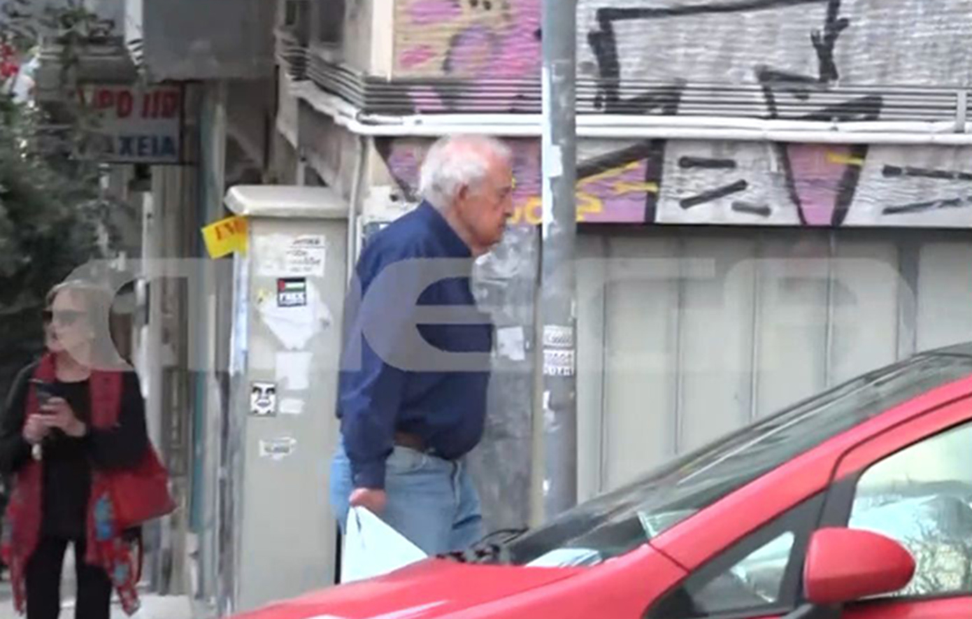 Οι πρώτες φωτογραφίες του Αλέξανδρου Γιωτόπουλου της 17Ν μετά την αποφυλάκισή του